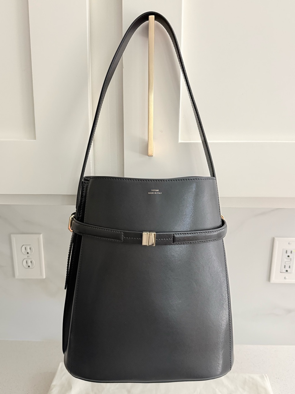 TOTEME Belted Tote Black Leather - Picture 4 of 9